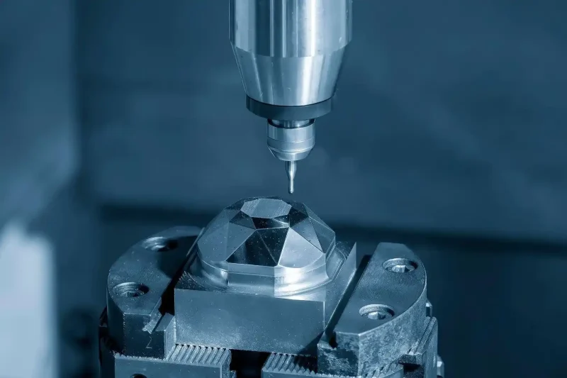Imagen de un fresado de superficie 3D, con una fresa esférica.