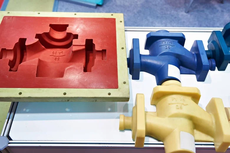 Imagen de un molde por inyección, para fabricar plásticos técnicos para la industria aeroespacial.