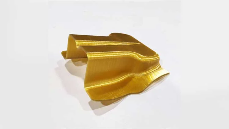 Imagen de un termoplástico PEI fabricado, mediante fabricación aditiva 3D.
