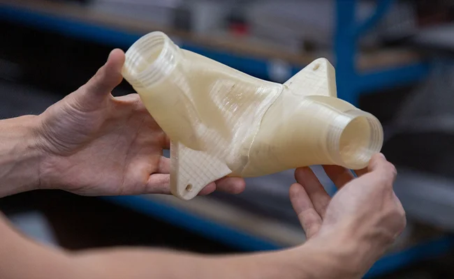 Imagen de un termoplástico PPSU fabricado, mediante fabricación aditiva 3D.